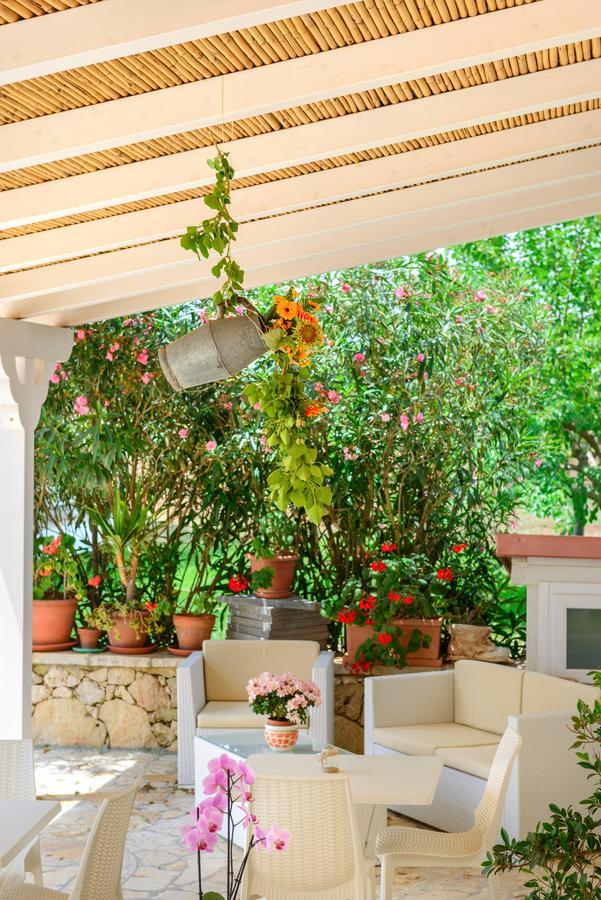 Agriturismo Masseria Terra D'Otranto Buitenkant foto